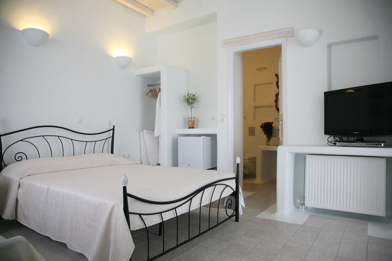 Vincenzo Family Rooms Tinos Exterior photo