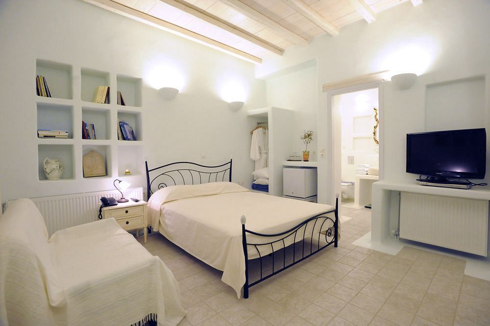 Vincenzo Family Rooms Tinos Exterior photo